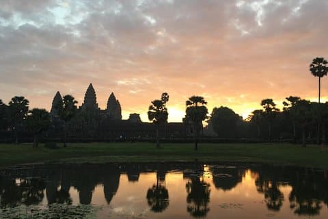 Excursão particular ao pôr do sol ao nascer do sol em Angkor Wat