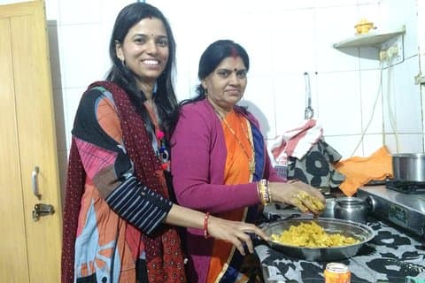 Vegetarian Rajasthani Cooking Class & Meal with Locals in Jaipur