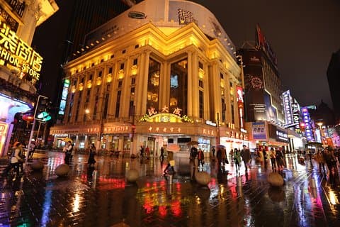 Private Shanghai Evening Street Food Walking en Cruise Tour