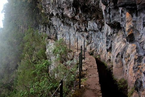 Caldeirão Verde Walk / med inngangsavgift for stier inkludert (PR 9)