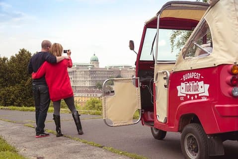 Tour privato romantico di Tuk Tuk a Budapest