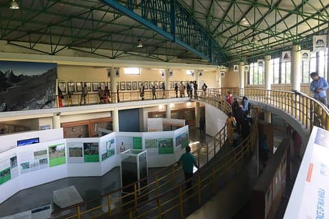 2.5 horas de visita al Museo de la Montaña en coche privado.