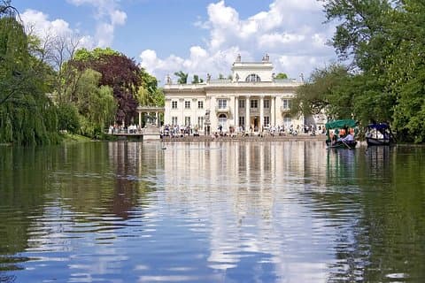 Visite guidée historique en petit groupe de Varsovie avec prise en charge/dépose. Visite publique.