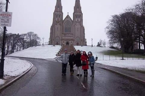 Excursão privada de um dia ao condado de Armagh saindo de Belfast Navan Fort Celts