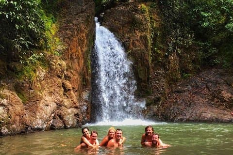 Visite moyenne de 3 heures en VTT en cascade (piscine natatoire)