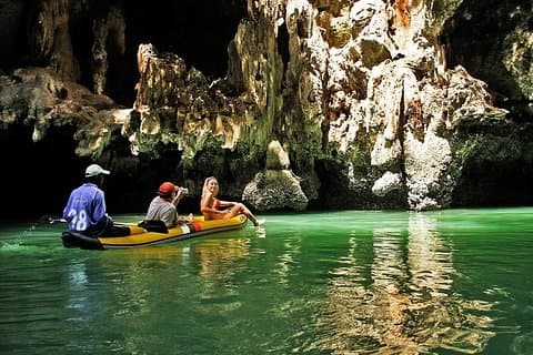 Aventura en la bahía de Phang Nga - Tour en canoa por la cueva del mar y parque nacional