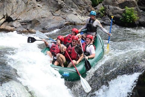 Whitewater Rafting Klasse III og IV