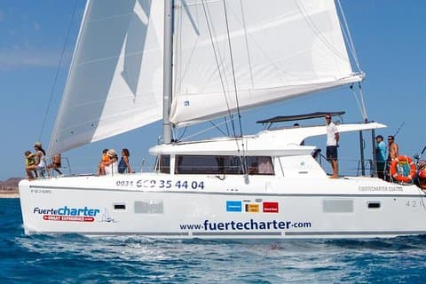 Privéreizen naar het eiland Lobos in Catamaran Lagoon 421
