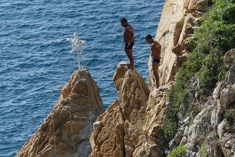 4Hrs Small Group City Tour & High Divers Cruise Terminal Pickup