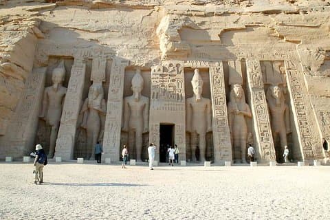 Abu Simbel et Assouan 2 jours de Louxor