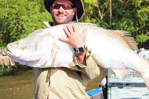 Safari de pesca de varios días de Darwin a bordo de una nave nodriza