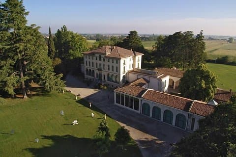 Art and taste tour: from Magnani Rocca to Parma ham