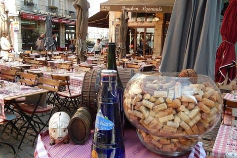 Lyon Old Town Food & Wine Tasting Tour mit einem Bouchon Lyonnais