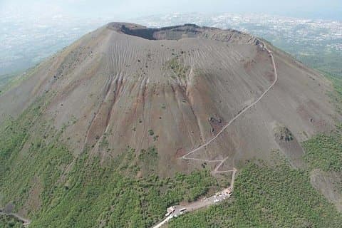 ソレントからバスでMes VesuviusとPompeiiツアー