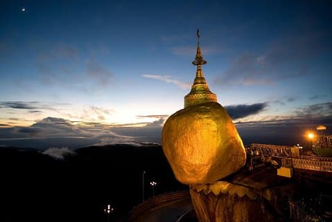 Privat overnatning Golden Rock og Bago-tur fra Yangon
