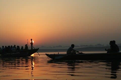 Varanasi: Spirituele Yoga Tour met Morning Boat Ride