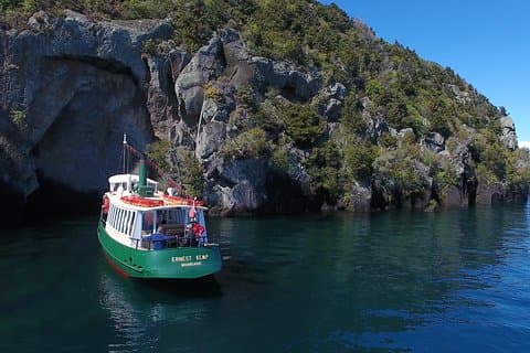 Lake Taupō Māori Rock Carvings Scenic Cruise ombord på Ernest Kemp