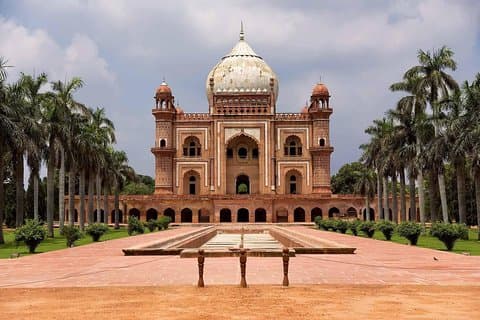 Besuch der Mausoleen von Delhi