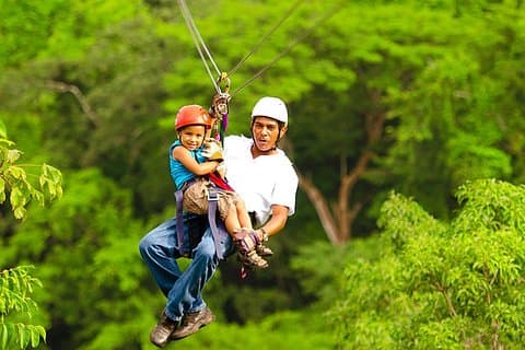 Restauranter i nærheten av Zipline & Hot Springs