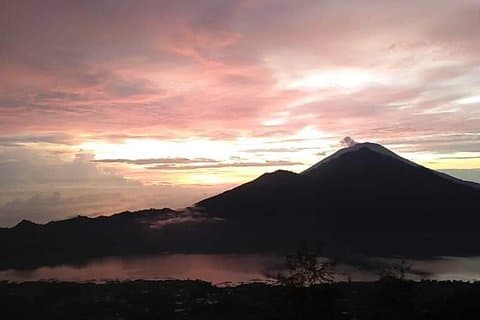 Bali Sunrise Trekking com Downhill Ciclismo