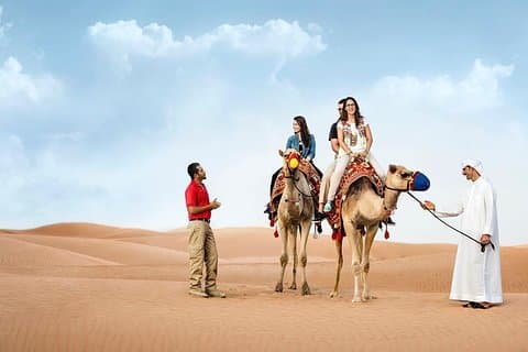 Mañana safari por el desierto con camello paseo arena embarque