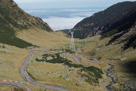 Tour privato di Brasov: strada Transfagarasan e fortezza di Poienari