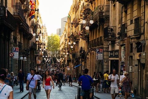 Private Tour zu den Höhepunkten und verborgenen Schätzen Barcelonas
