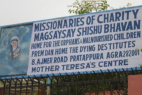 Visita la casa missionaria di carità di Madre Teresa a Agra
