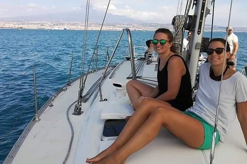 Segeltur i solnedgången i Catania