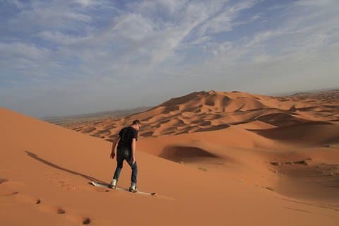 Paquete de actividades del Sahara: Quads, paseos en camello, sandboard, pernocte en el campamento