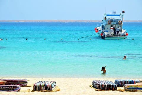 Excursión de un día para bucear en la isla de Orange Bay desde Hurghada