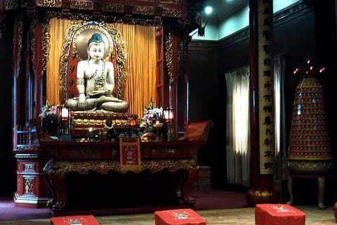 Shanghai Shore Excursion: Halvdagens Private City Sightseeing Tour inklusive Jade Buddha Temple