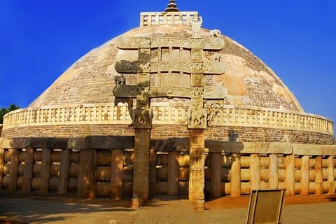 Ausflug nach Sanchi Stupa und Udayeshwara Tempel von Bhopal mit Mittagessen