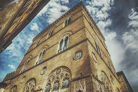 Climb up the secret tower: see Florence from the top!
