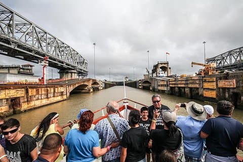 Tránsito parcial por el Canal de Panamá