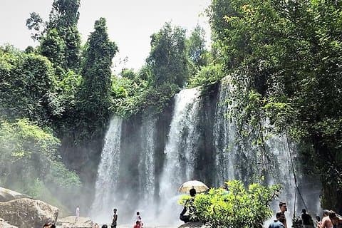 Cachoeira privada de Phnom Kulen 1000 lingas por Lexus