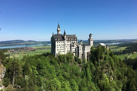 Excursión privada de castillos desde Múnich: Neuschwanstein (la nueva piedra del cisne), Hohenschwangau (el castillo del condado del gran condado del cisne) y el palacio de Linderhof