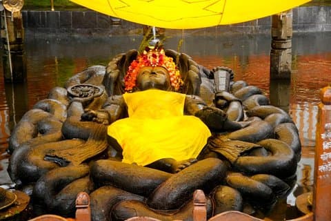 Besøg Budhanilkantha Temple - The Sleeping Lord Vishnu House