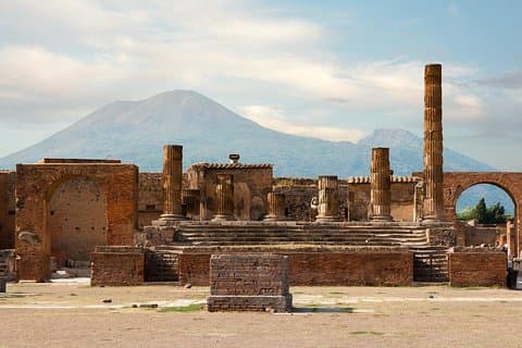 Private Guided Tour from Rome to Pompeii