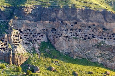 Borjomi, Rabati-kasteel en grotstad Vardzia vanuit Tbilisi