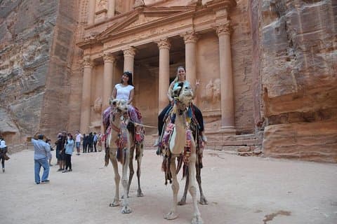 2-tägige Tour: Petra, Wadi Rum und Totes Meer ab Amman