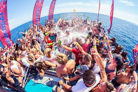Ibiza Boat Party – 3 timers all inclusive drikkevarer, DJ & svømning stop