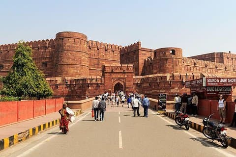2 day trip to Agra from Pune without air tickets