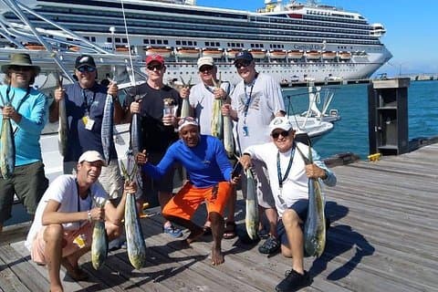 Charter privado de pesca esportiva de meio dia