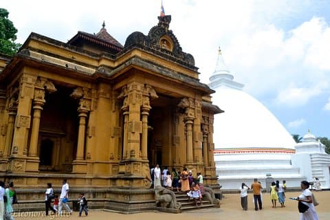 Shore Excursion Colombo Port til Kelaniya Temple & Colombo City for 3 til 4 personer