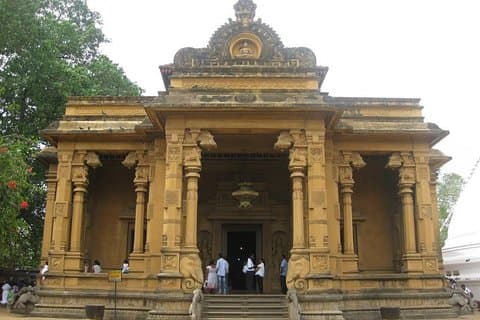 Shore Excursion Colombo Port to Kelaniya Temple & Colombo City for 4 to 6 People