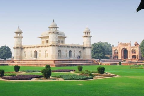 Övernattning Agra Tour
