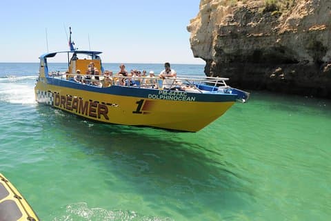 Passeio a bordo do barco Dreamer em Albufeira