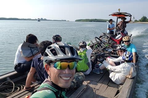 Mezza giornata in bicicletta cultura Koh Klang