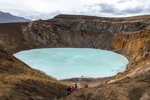 Excursión exuberante a Askja lunar